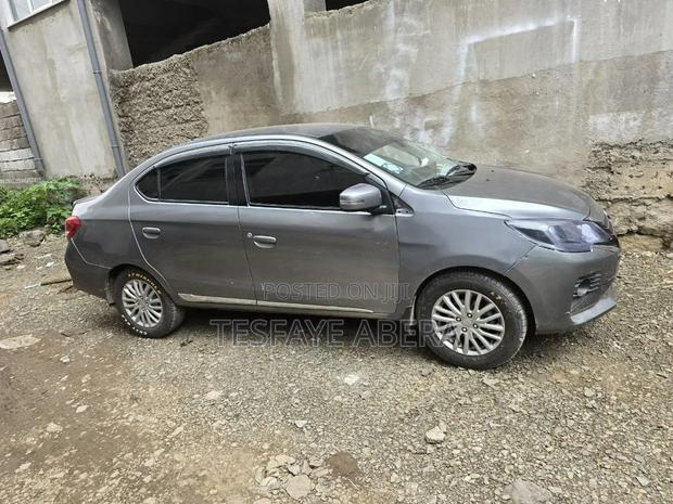 Mitsubishi Attrage 2022 Silver