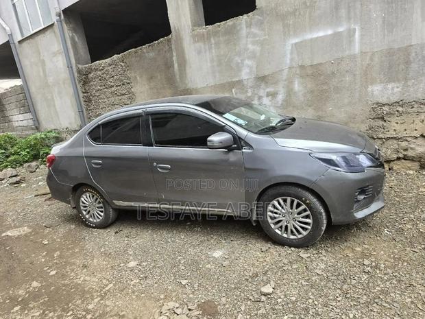 Mitsubishi Attrage 2022 Silver
