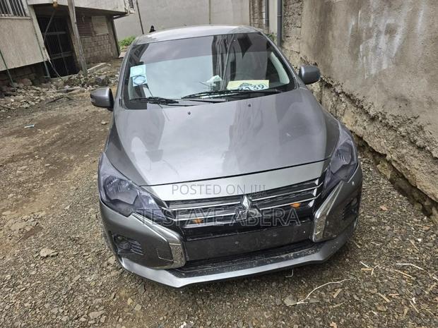 Mitsubishi Attrage 2022 Silver