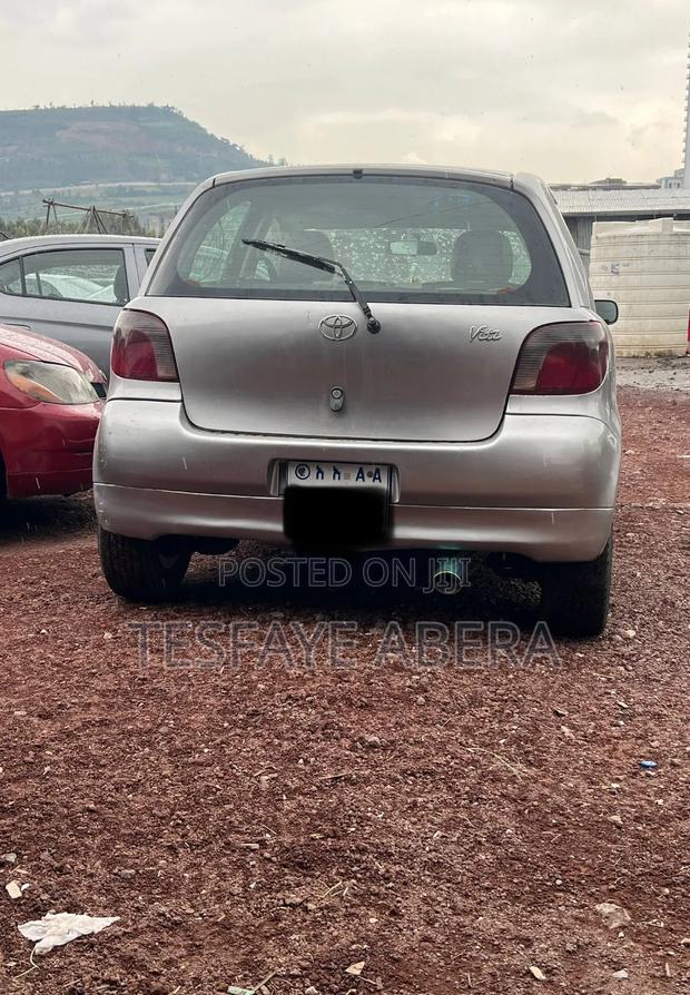 Toyota Vitz 2001 Silver