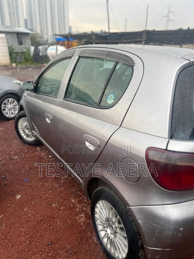 Toyota Vitz 2001 Silver