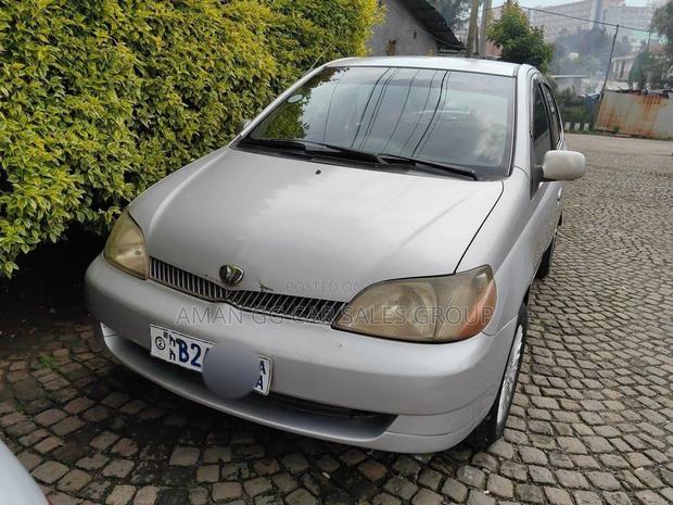 Toyota Platz 2001 Silver