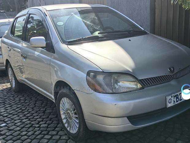 Toyota Platz 2001 Silver