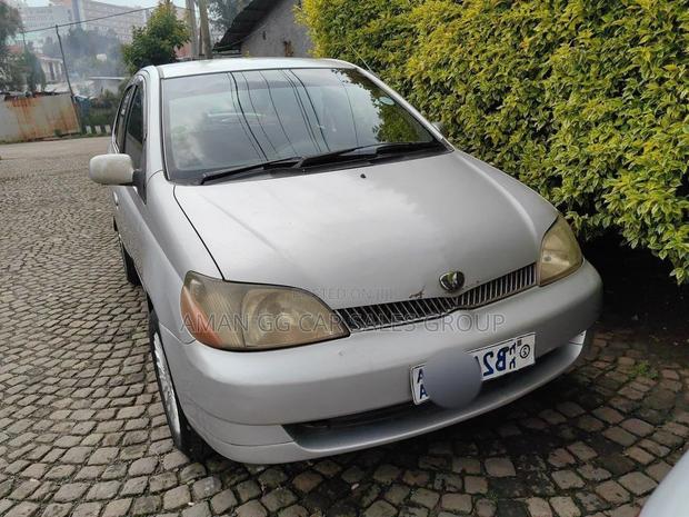 Toyota Platz 2001 Silver