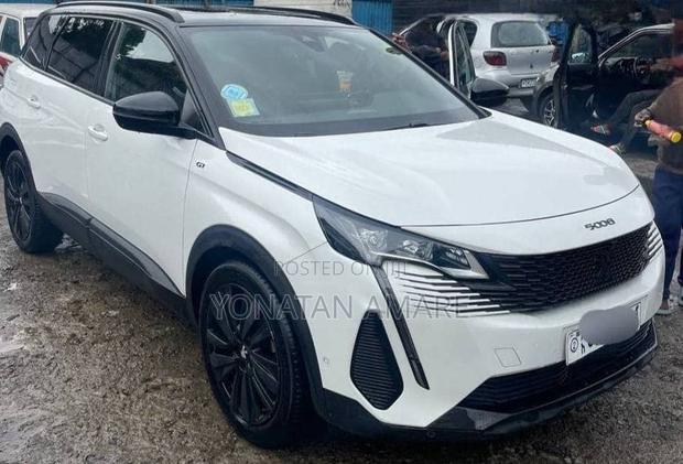 Peugeot 5008 2022 White