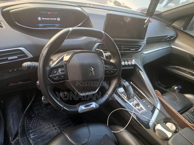 Peugeot 5008 2022 White