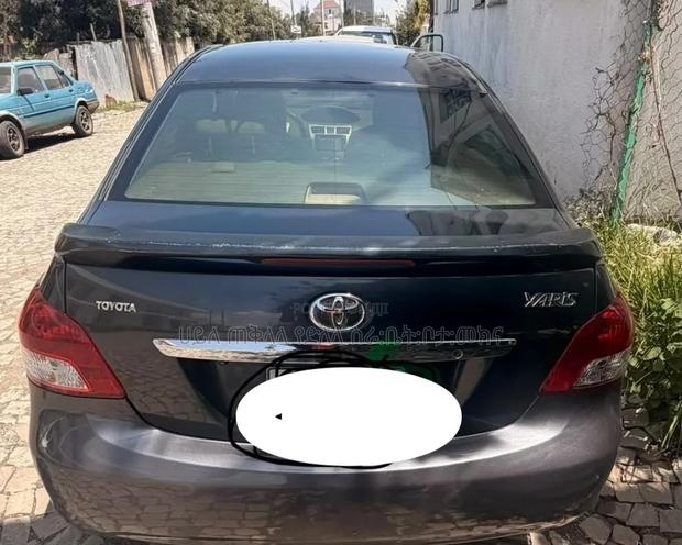 Toyota Yaris 2010 Gray