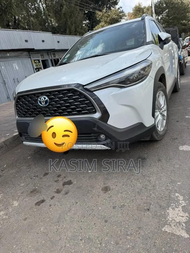 Toyota Corolla Cross LE AWD 2023 White