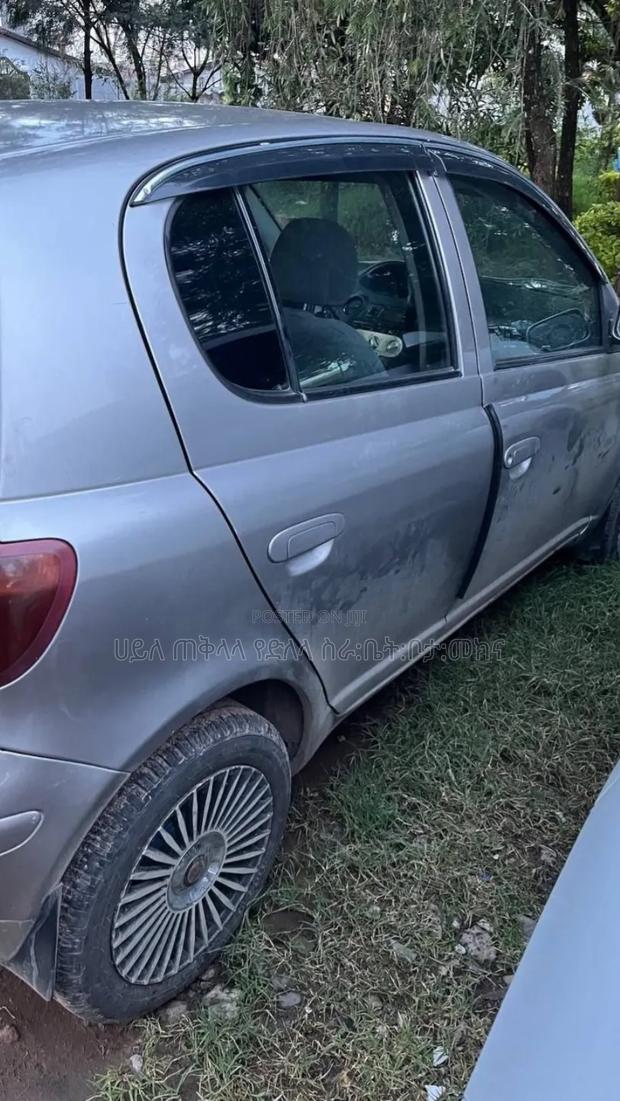 Toyota Vitz 2004 Teal