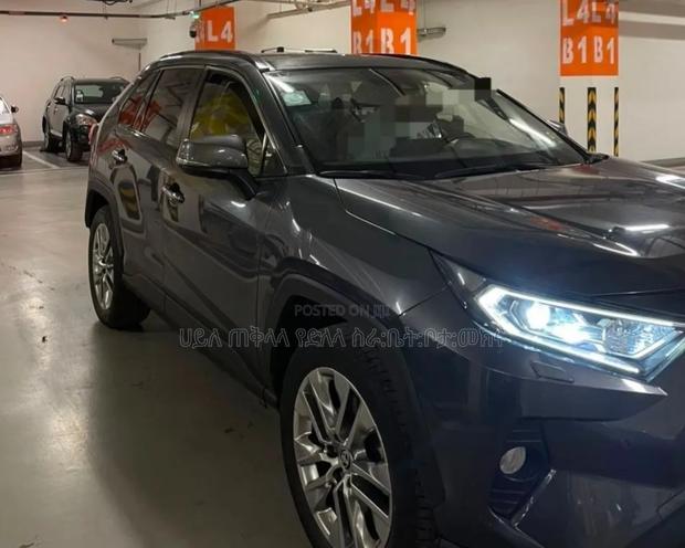 Toyota RAV4 2021 Matt Black