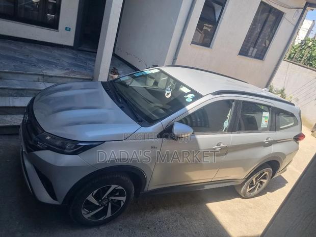 Toyota Rush 2023 Silver