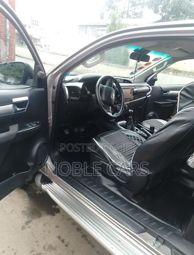 Toyota Hilux 2019 Brown