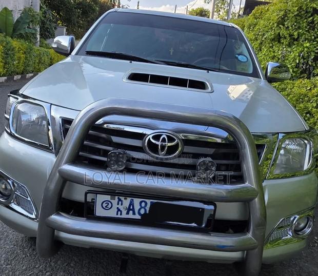Toyota Hilux 2013 Gray