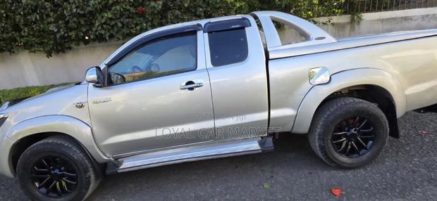 Toyota Hilux 2013 Gray