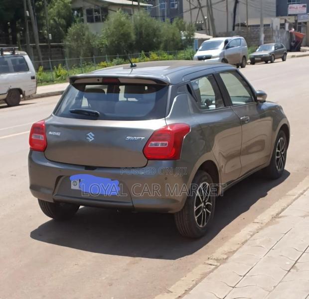 Suzuki Swift 2023 Gray