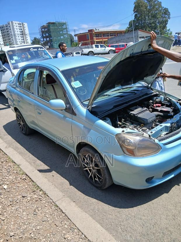 Toyota Platz 2005