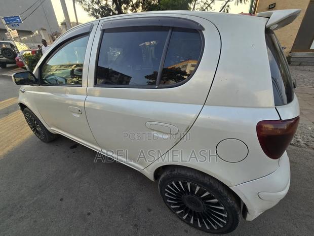 Toyota Vitz 2004 White