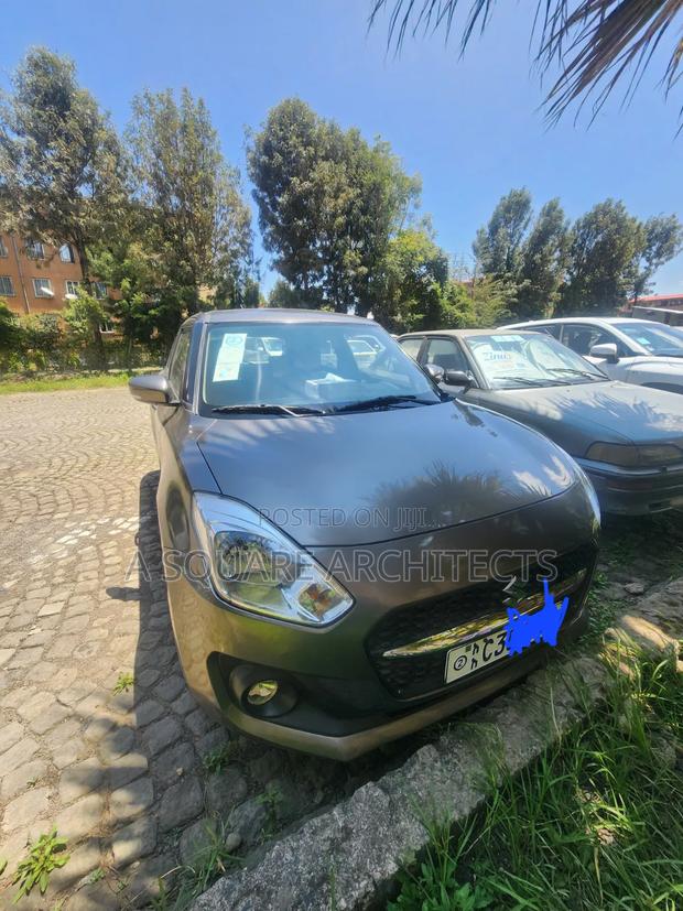 Suzuki Swift 2022 Brown
