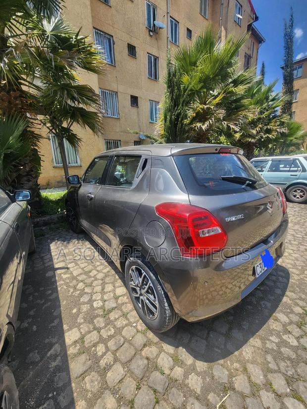Suzuki Swift 2022 Brown