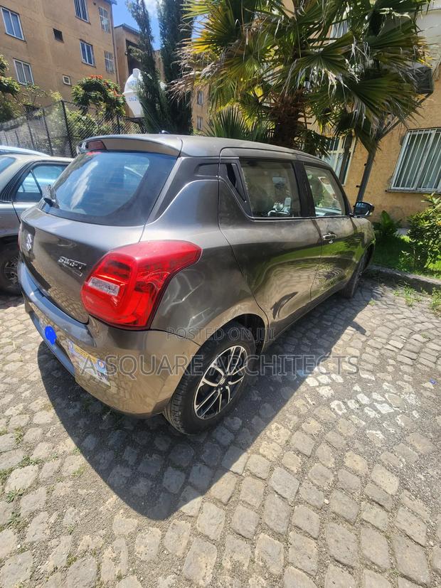 Suzuki Swift 2022 Brown