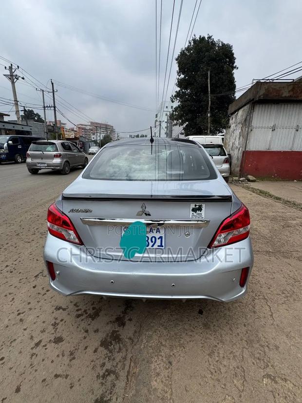 Mitsubishi Attrage 2021 Silver