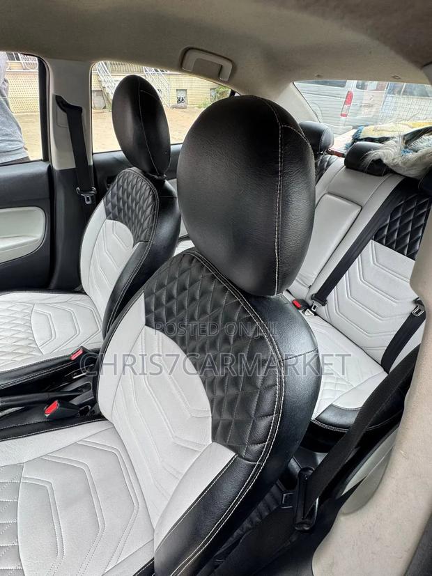 Mitsubishi Attrage 2021 Silver