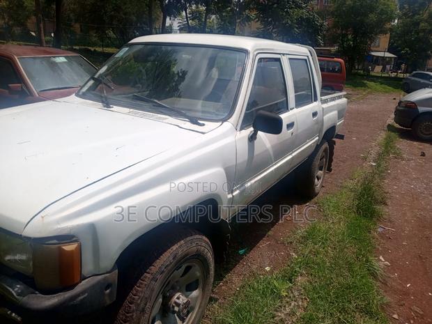 Toyota Hilux 1997 White