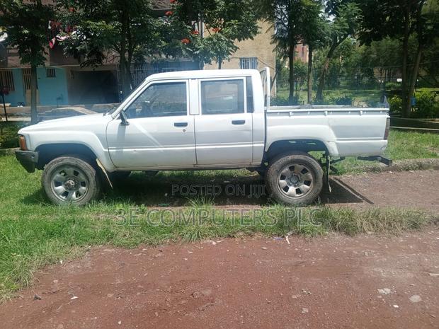 Toyota Hilux 1997 White
