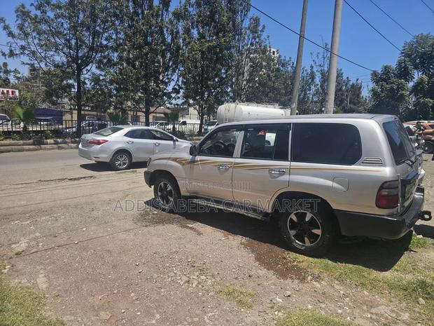 Toyota Land Cruiser 2004 Silver