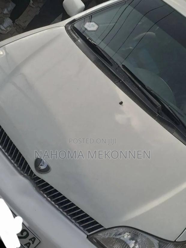 Toyota Platz 2001 White