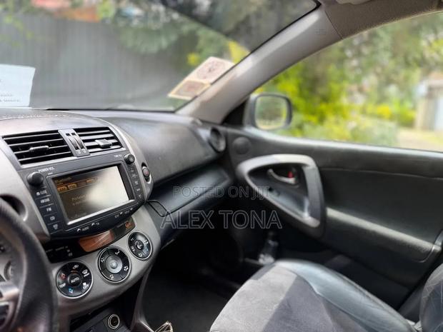 Toyota RAV4 2011 Gray