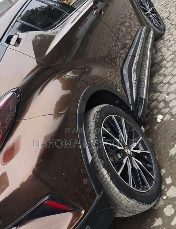 Toyota C-HR 2018 Brown