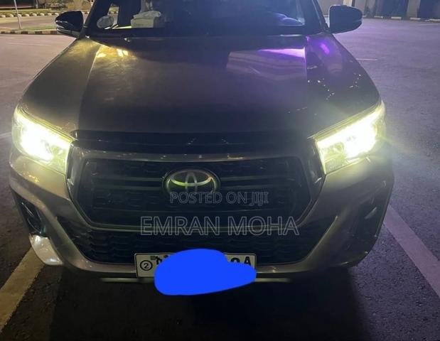 Toyota Hilux 2020 Gray