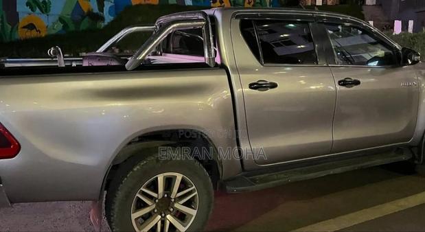 Toyota Hilux 2020 Gray