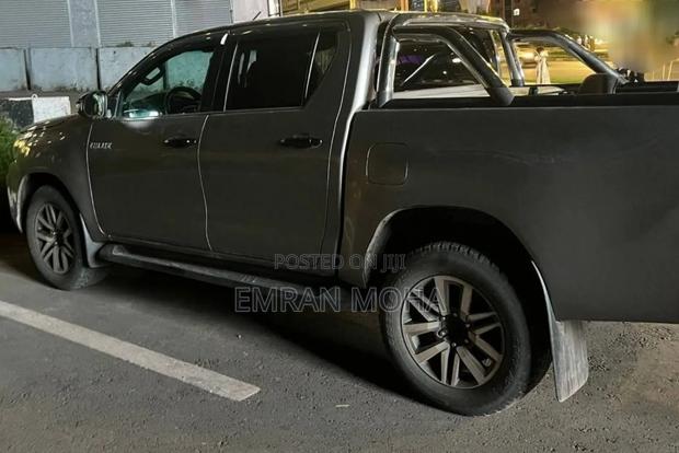 Toyota Hilux 2020 Gray