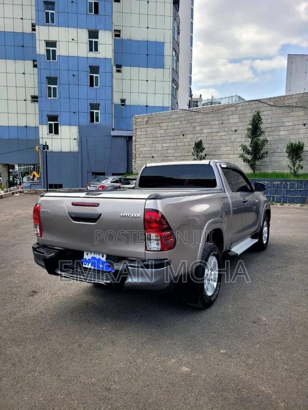 Toyota Hilux 2020 Gray