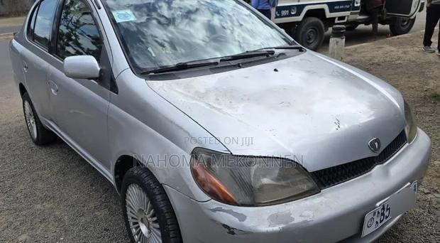 Toyota Platz 2001 Silver