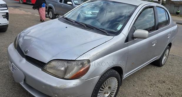 Toyota Platz 2001 Silver