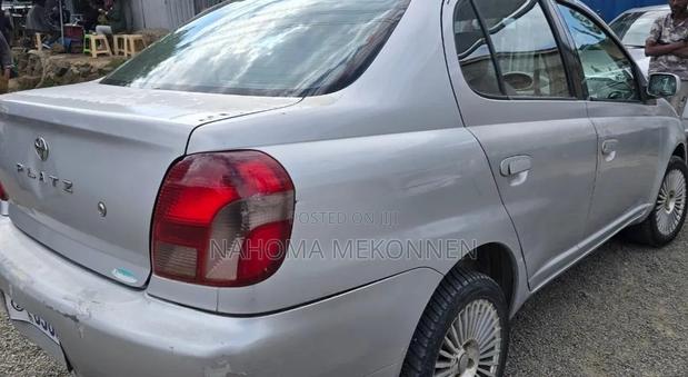 Toyota Platz 2001 Silver