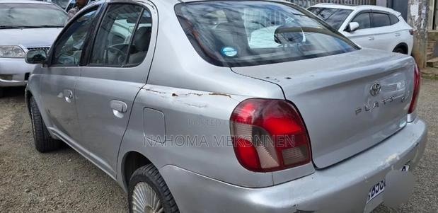 Toyota Platz 2001 Silver