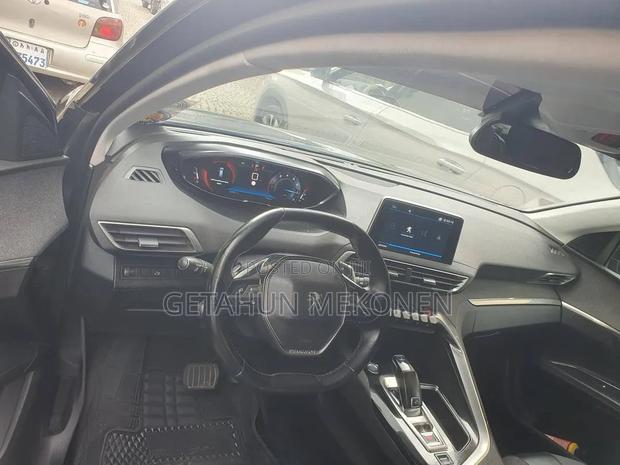 Peugeot 5008 2021 Gray