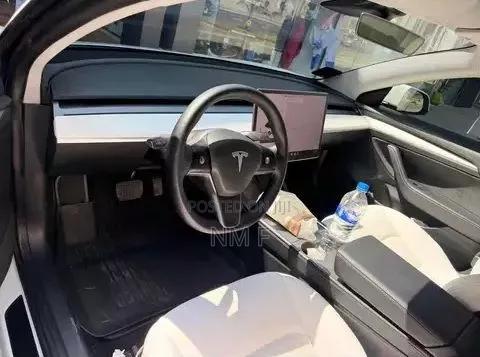 Tesla Model Y 2022 White