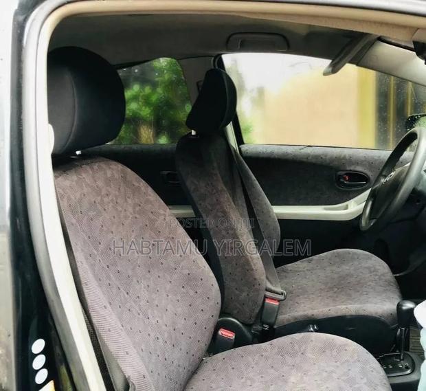 Toyota Yaris 2010 Black
