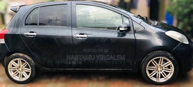 Toyota Yaris 2010 Black