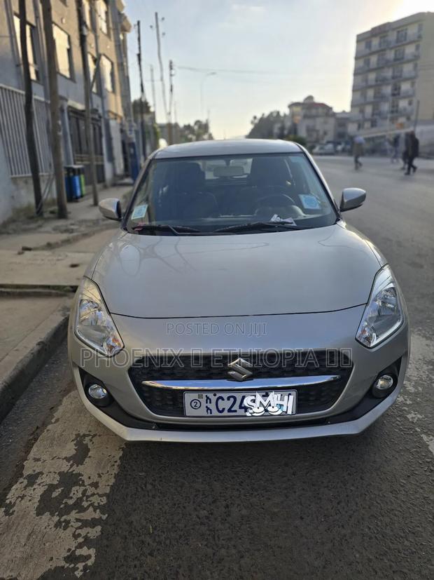 Suzuki Swift 2022 Silver