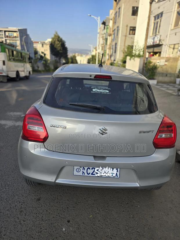 Suzuki Swift 2022 Silver