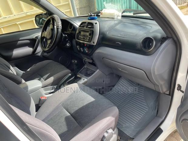 Toyota RAV4 Automatic 2003 White