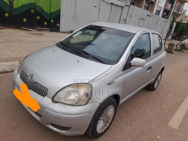 Toyota Vitz 2004 Silver