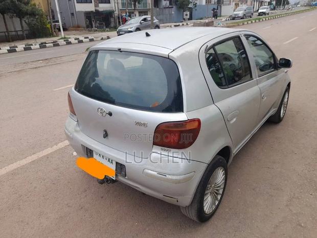 Toyota Vitz 2004 Silver