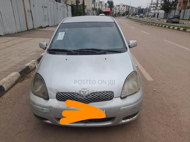 Toyota Vitz 2004 Silver